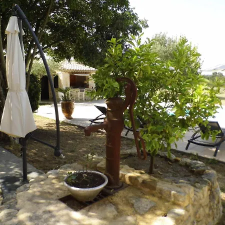 La Fontaine Des Oliviers