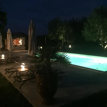 La Fontaine Des Oliviers Bed and Breakfast